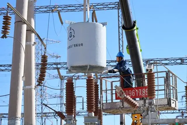 訂單排到2029年、價(jià)格飆升30%，歐美為何排隊(duì)瘋搶中國(guó)變壓器？